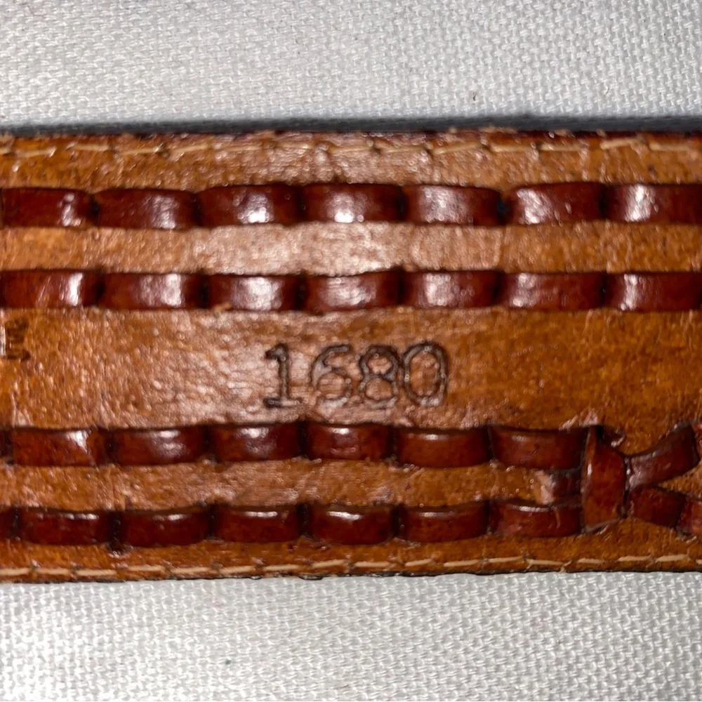 Vintage tooled Belt Cowhide Leather Hand Laced Bonded Made In‎ Haiti Size 30